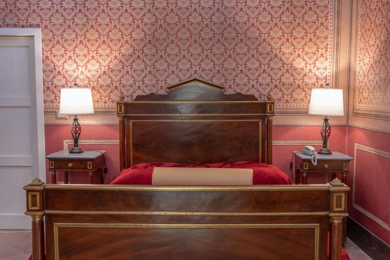 Il Cavaliere Al Borgo Antico Hotel Copertino Bagian luar foto