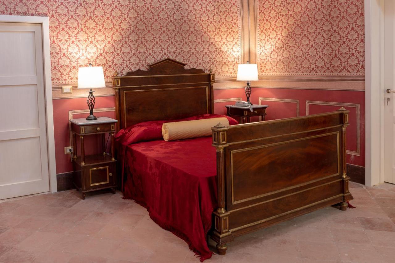 Il Cavaliere Al Borgo Antico Hotel Copertino Bagian luar foto