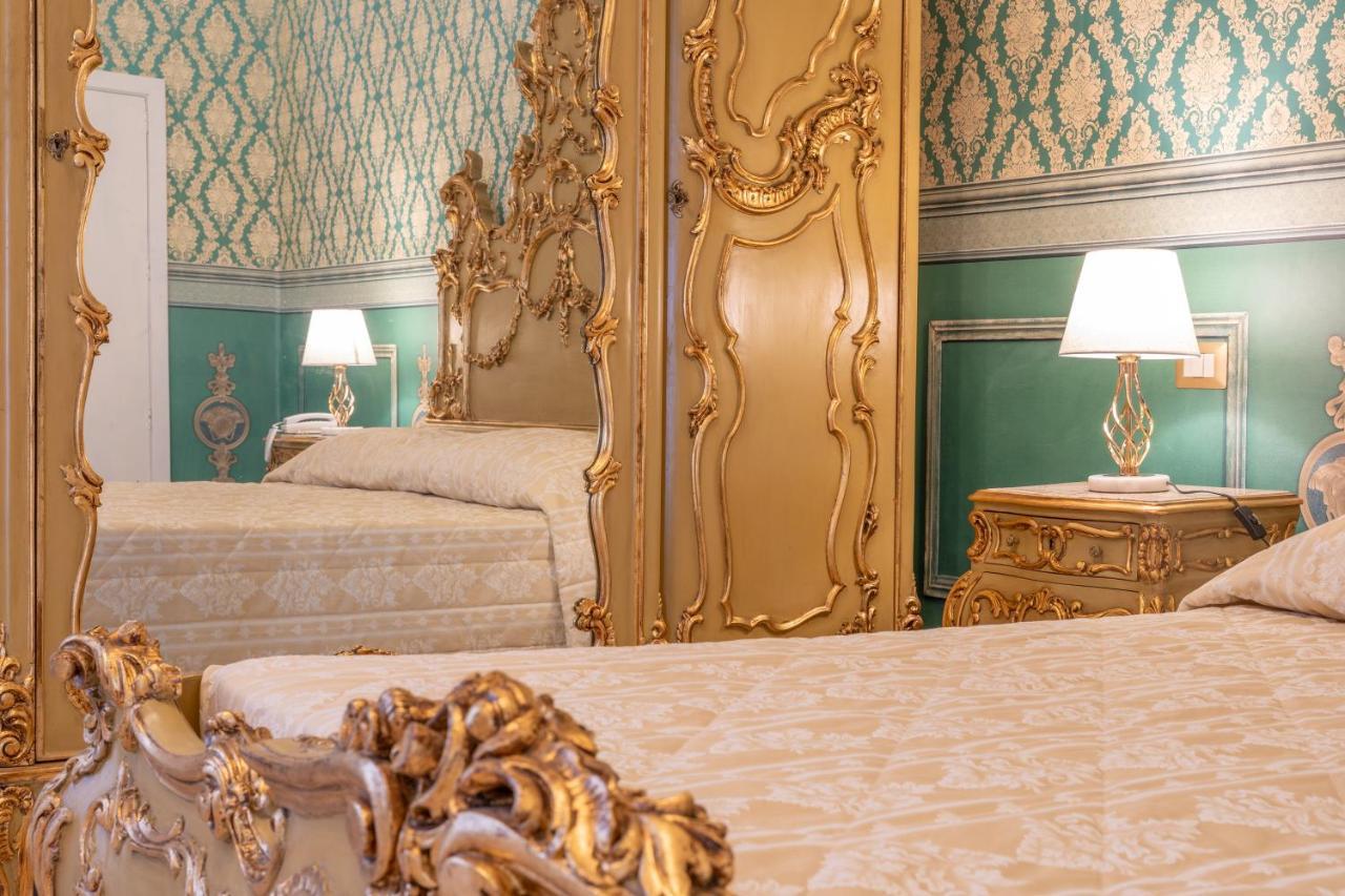 Il Cavaliere Al Borgo Antico Hotel Copertino Bagian luar foto