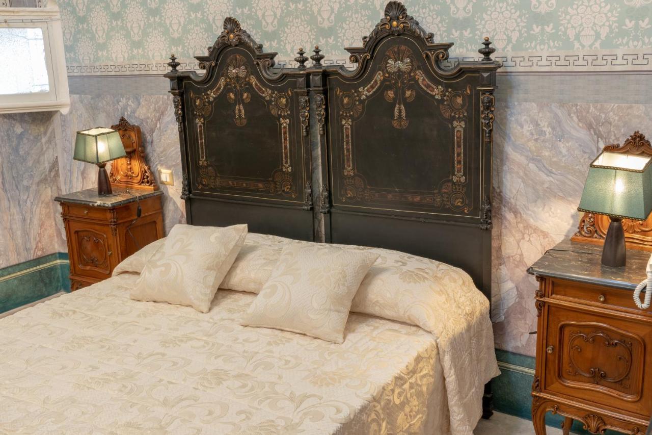 Il Cavaliere Al Borgo Antico Hotel Copertino Bagian luar foto