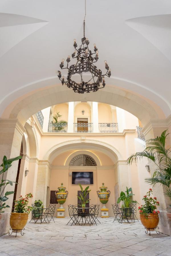 Il Cavaliere Al Borgo Antico Hotel Copertino Bagian luar foto