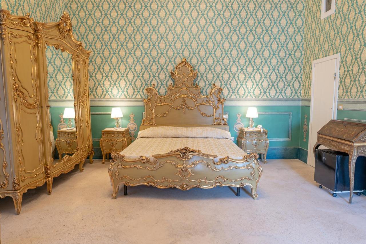 Il Cavaliere Al Borgo Antico Hotel Copertino Bagian luar foto
