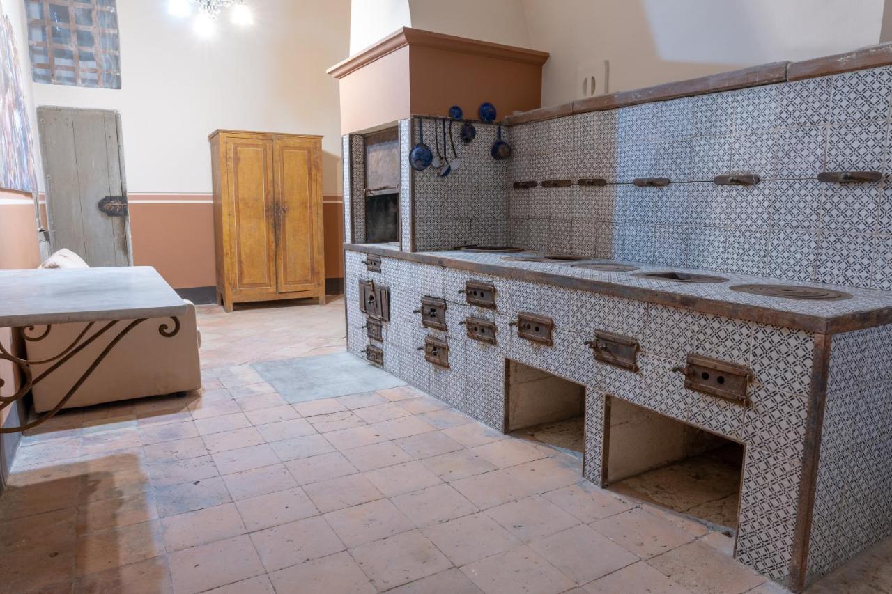 Il Cavaliere Al Borgo Antico Hotel Copertino Bagian luar foto