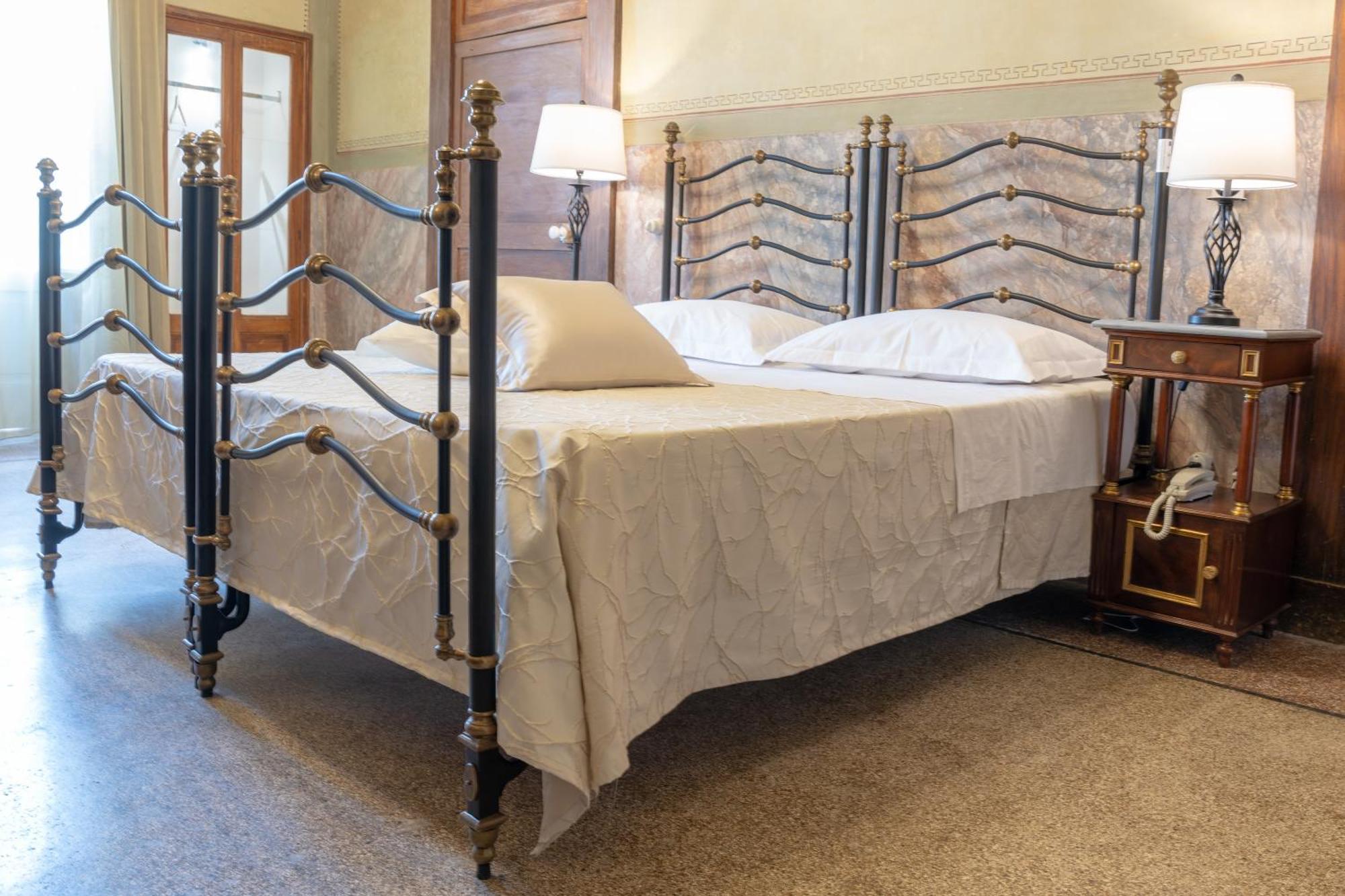 Il Cavaliere Al Borgo Antico Hotel Copertino Bagian luar foto