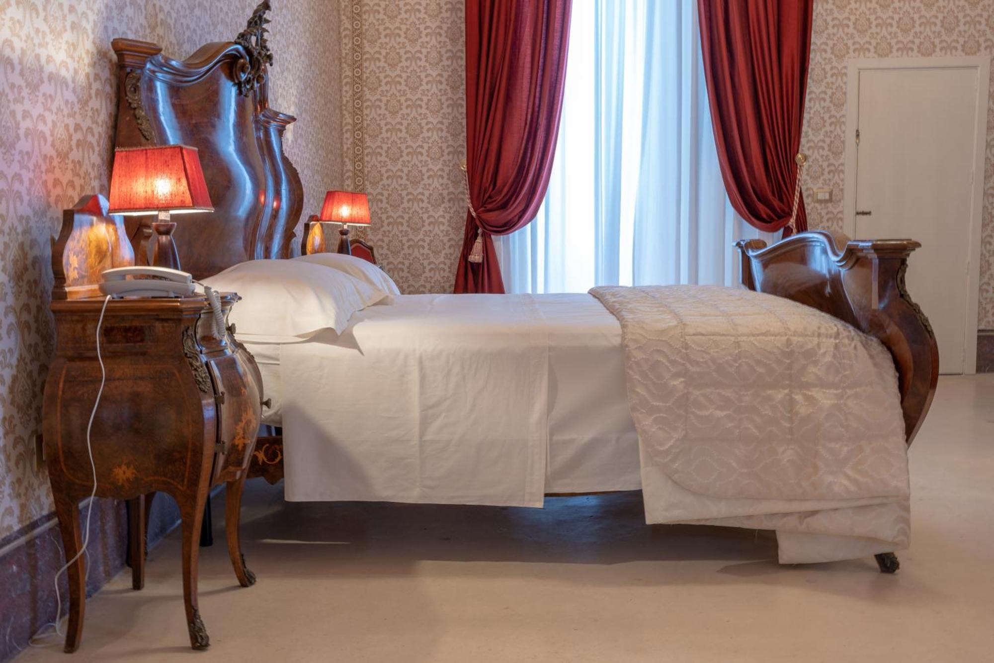 Il Cavaliere Al Borgo Antico Hotel Copertino Bagian luar foto