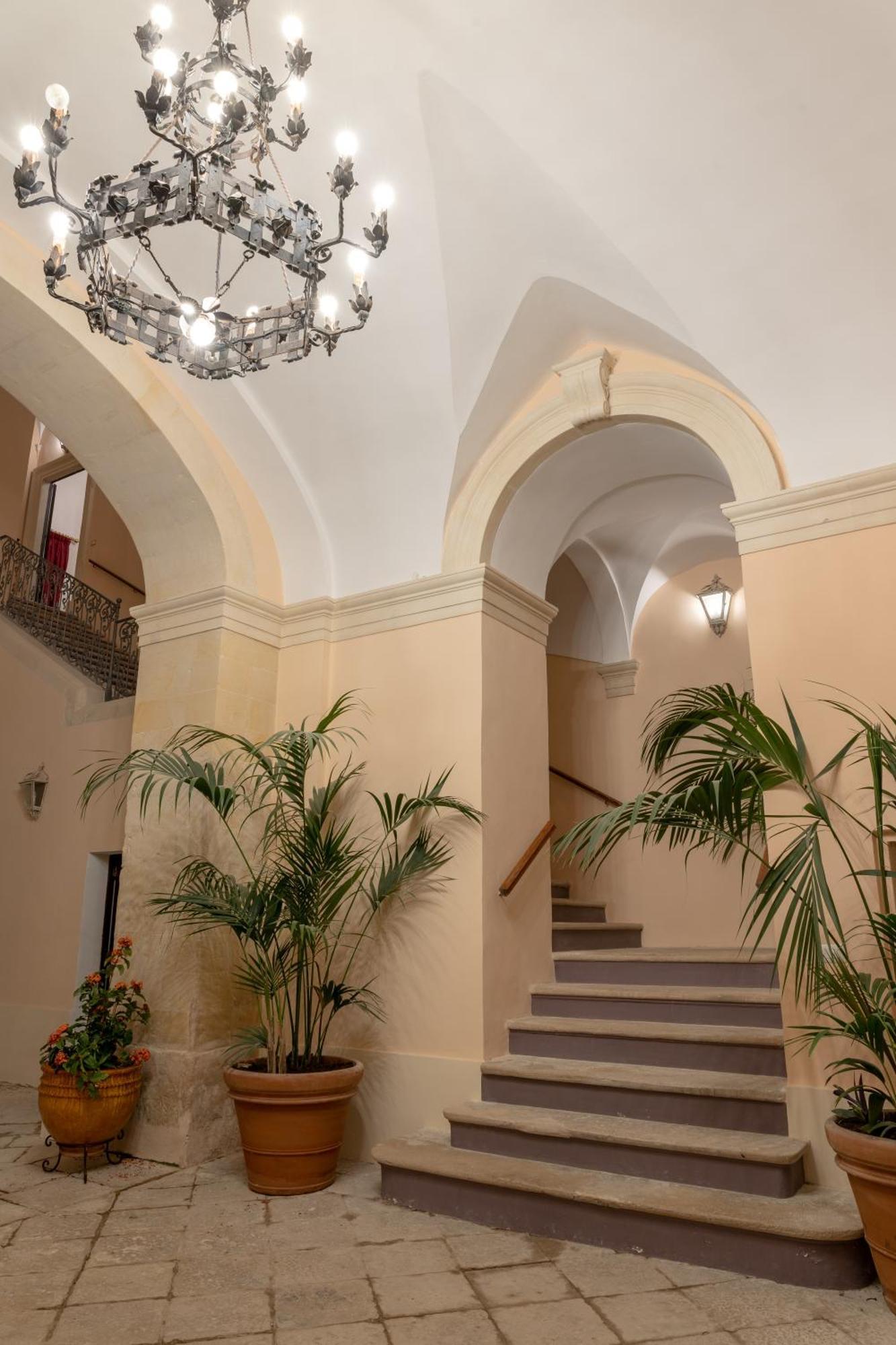 Il Cavaliere Al Borgo Antico Hotel Copertino Bagian luar foto